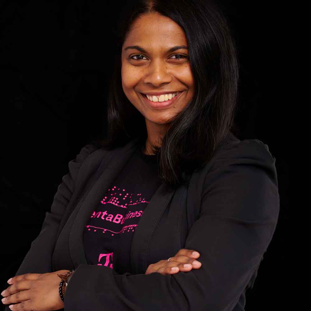 Chathurangi begann ihre Karriere 2010 bei T-Systems in Deutschland und Großbritannien. Später wechselte sie in den Technologiebereich und dann in den Großhandel und B2B, um umfangreiche Erfahrungen in den Bereichen Großhandel und Geschäftskunden zu sammeln. Mit ihrer fundierten Expertise in der Telekommunikationsinfrastruktur leitete sie die technische Produktentwicklung für Transportnetzwerke und arbeitete mit Regulierungsbehörden zusammen. Zuletzt war sie bei Telekom Deutschland für den Bereich B2B verantwortlich. Seit dem 1. März hat sie die Position des SVP Magenta API Exposure innerhalb der T&I Group Technology Division übernommen.